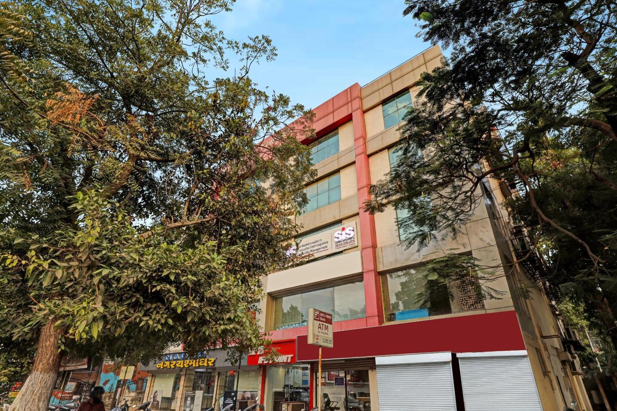Capital O Bhavya Villa Ahmedabad Extérieur photo